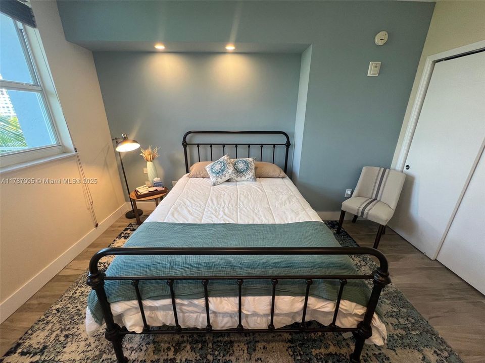 最近售出: $750,000 (2 贝兹, 2 浴室, 1300 平方英尺)