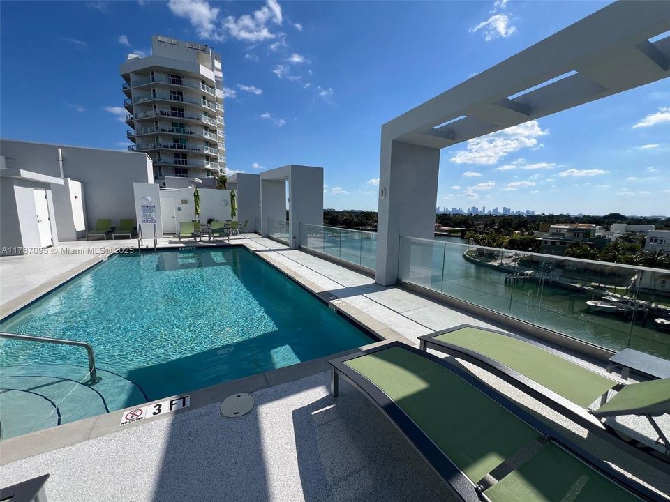 最近售出: $750,000 (2 贝兹, 2 浴室, 1300 平方英尺)