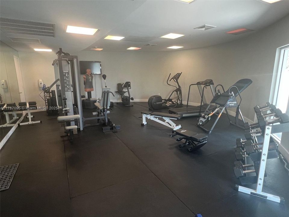 最近售出: $750,000 (2 贝兹, 2 浴室, 1300 平方英尺)