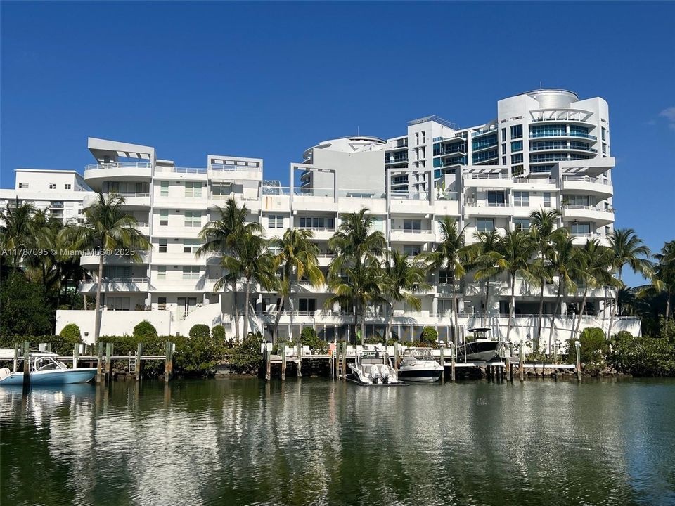 最近售出: $750,000 (2 贝兹, 2 浴室, 1300 平方英尺)