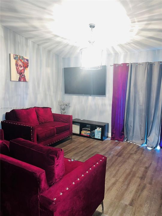 En Venta: $330,000 (2 camas, 2 baños, 952 Pies cuadrados)