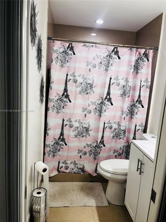 En Venta: $330,000 (2 camas, 2 baños, 952 Pies cuadrados)