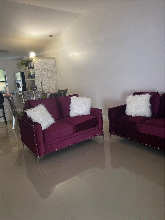 En Venta: $330,000 (2 camas, 2 baños, 952 Pies cuadrados)