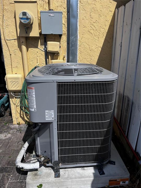 En Venta: $330,000 (2 camas, 2 baños, 952 Pies cuadrados)