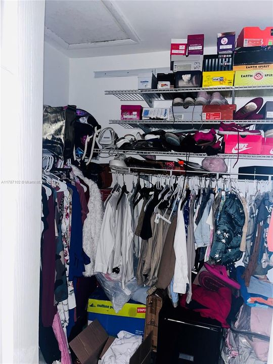 En Venta: $330,000 (2 camas, 2 baños, 952 Pies cuadrados)