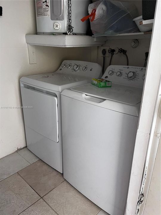 En Venta: $330,000 (2 camas, 2 baños, 952 Pies cuadrados)