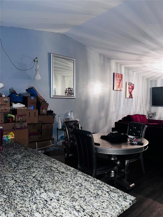 En Venta: $330,000 (2 camas, 2 baños, 952 Pies cuadrados)