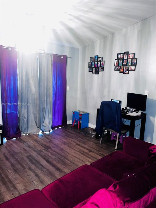 En Venta: $330,000 (2 camas, 2 baños, 952 Pies cuadrados)