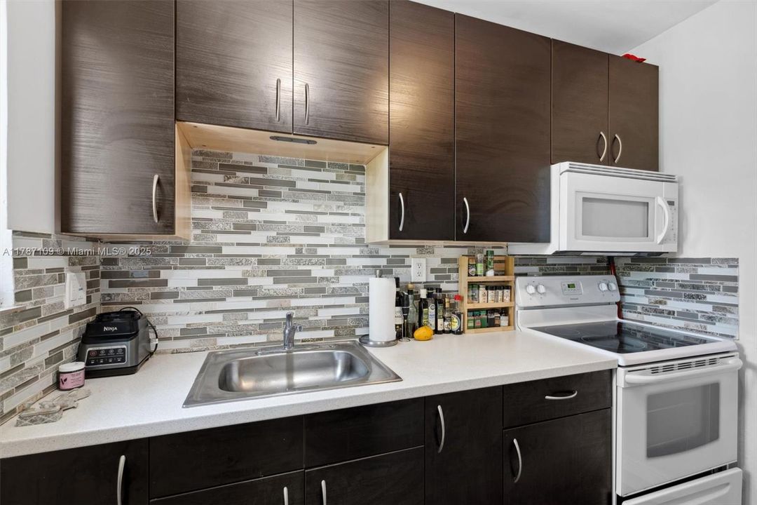 На продажу: $875,000 (0 спален, 0 ванн, 1690 Квадратных фут)