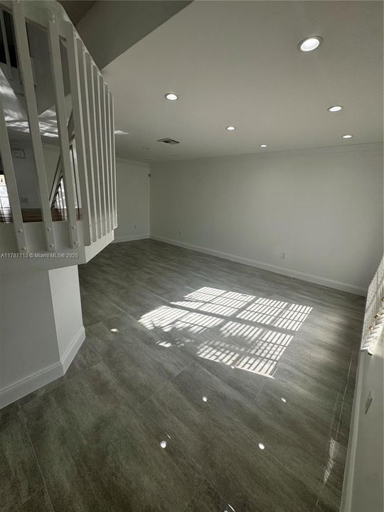 Recientemente alquilado: $3,900 (4 camas, 2 baños, 1699 Pies cuadrados)