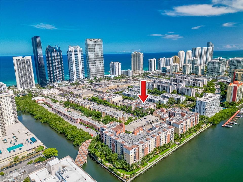 Recently Rented: $3,100 (2 beds, 2 baths, 1024 Square Feet)