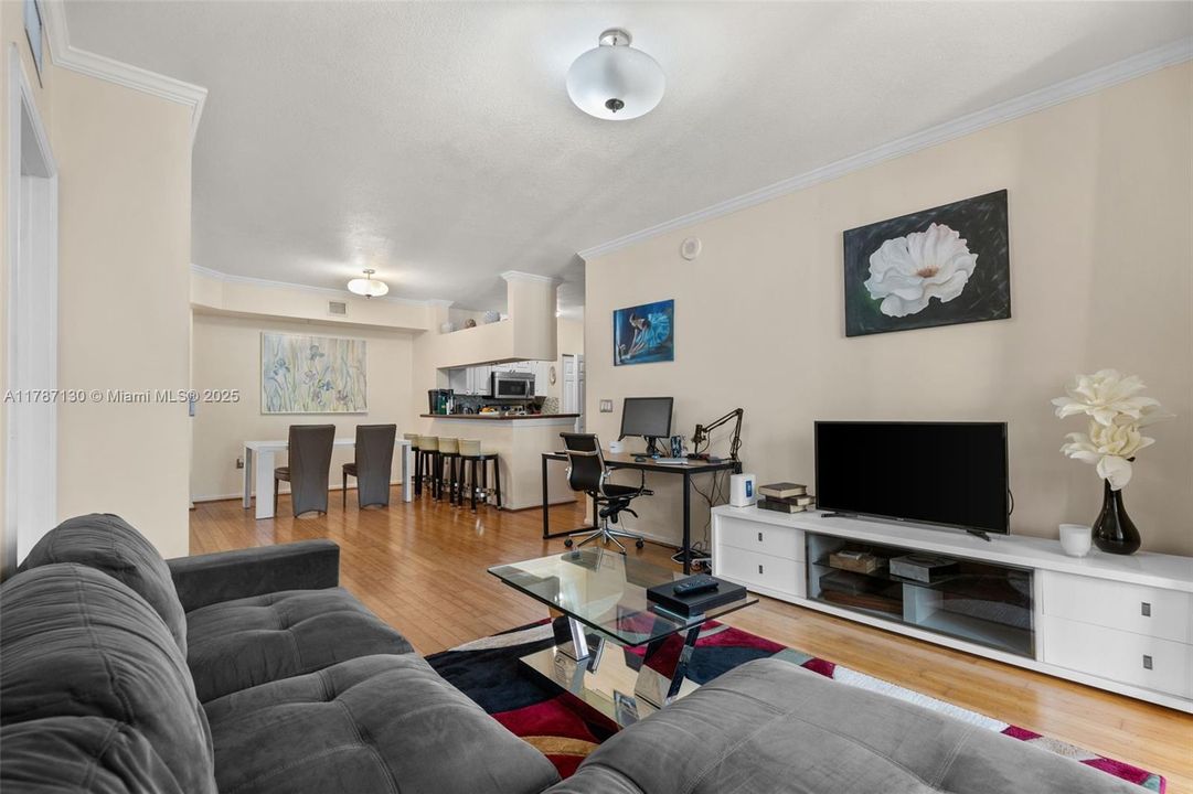 Recently Rented: $3,100 (2 beds, 2 baths, 1024 Square Feet)