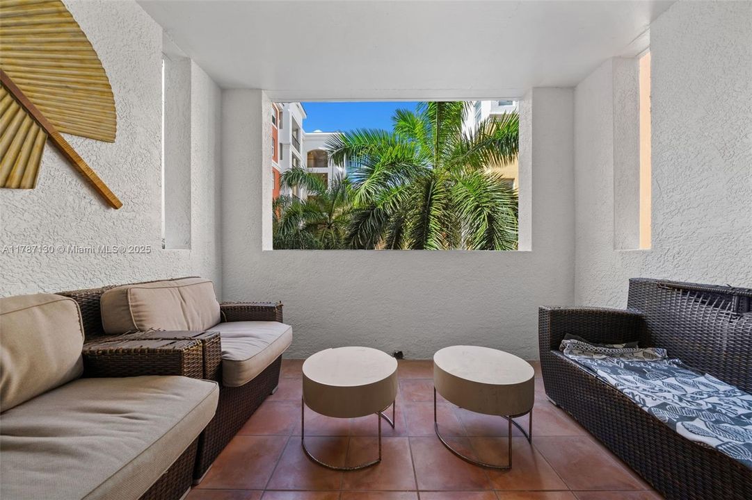 Recently Rented: $3,100 (2 beds, 2 baths, 1024 Square Feet)