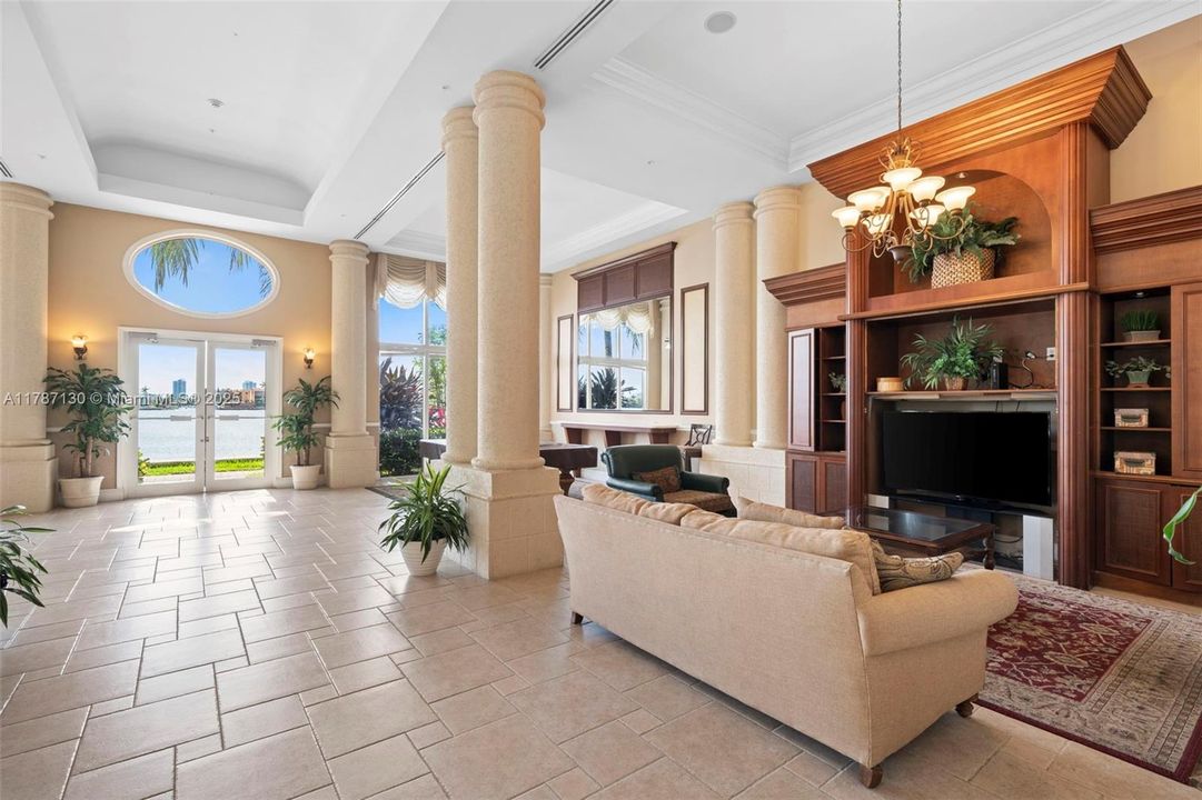 Recently Rented: $3,100 (2 beds, 2 baths, 1024 Square Feet)