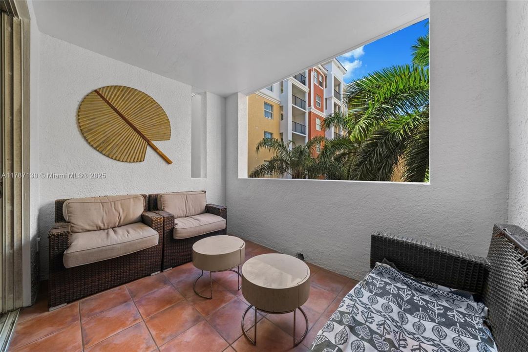 Recently Rented: $3,100 (2 beds, 2 baths, 1024 Square Feet)