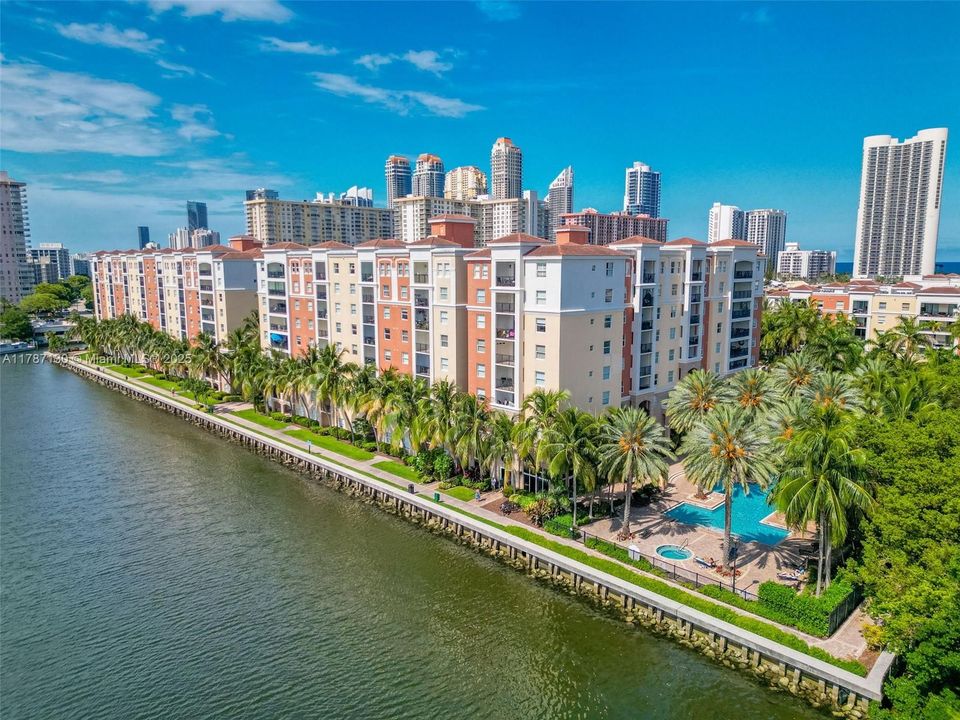 Recently Rented: $3,100 (2 beds, 2 baths, 1024 Square Feet)