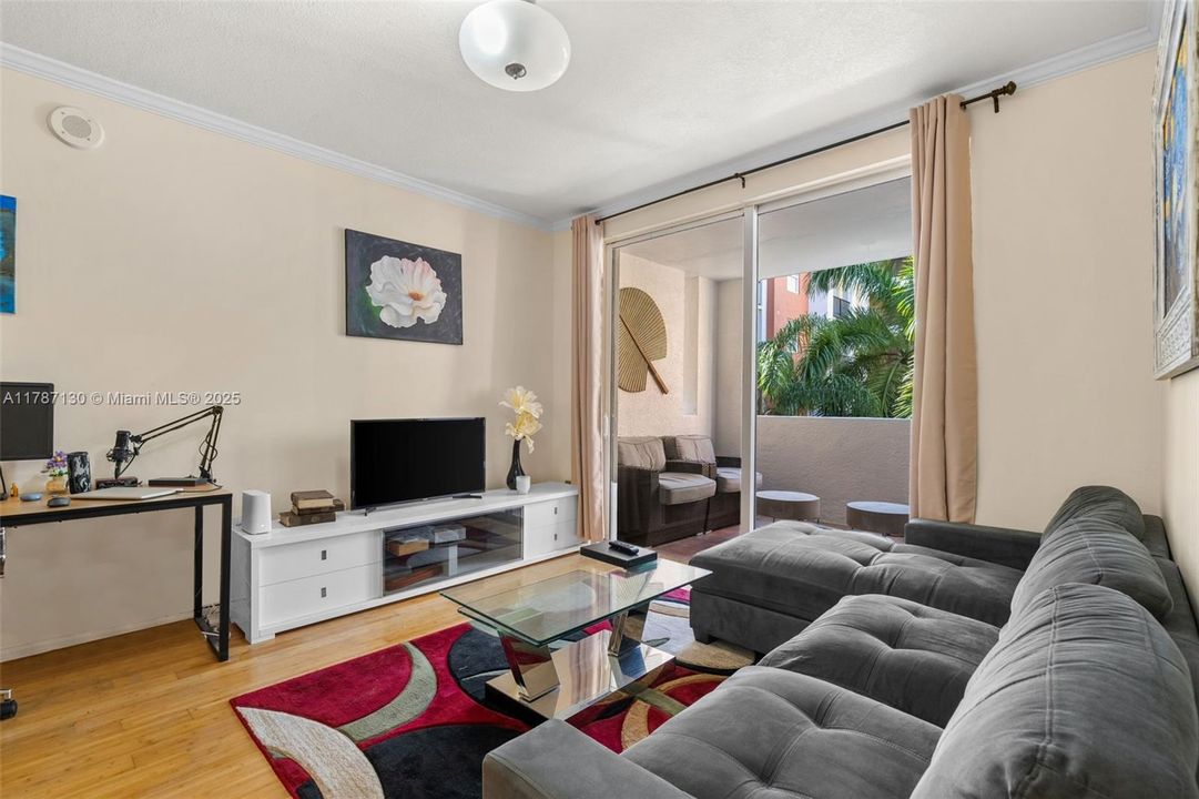 Recently Rented: $3,100 (2 beds, 2 baths, 1024 Square Feet)