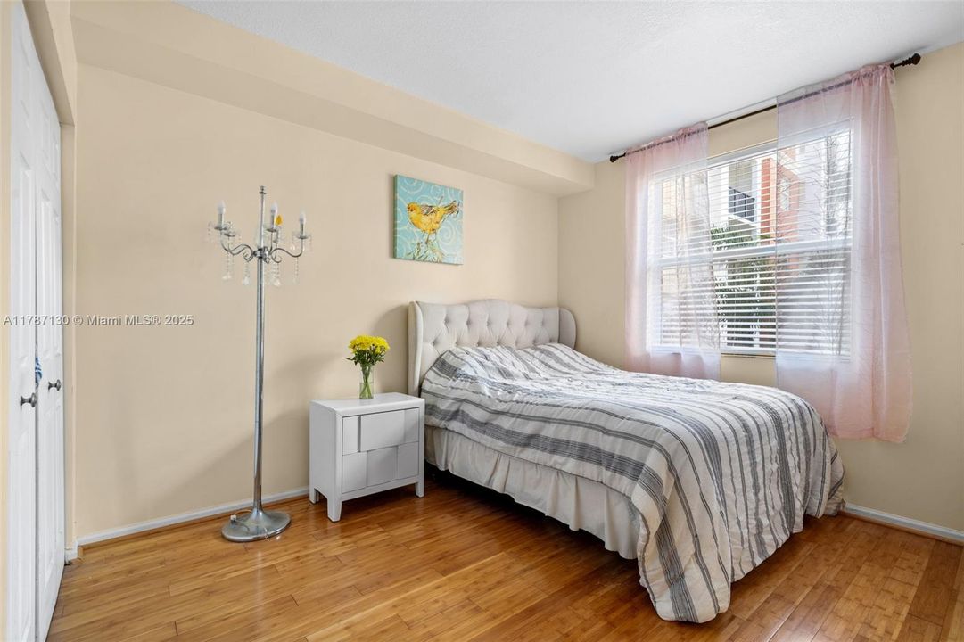 Recently Rented: $3,100 (2 beds, 2 baths, 1024 Square Feet)