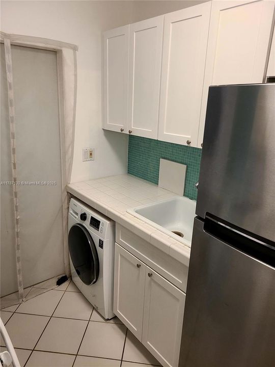 最近租的: $1,600 (0 贝兹, 1 浴室, 418 平方英尺)