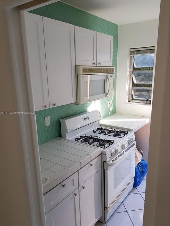 最近租的: $1,600 (0 贝兹, 1 浴室, 418 平方英尺)