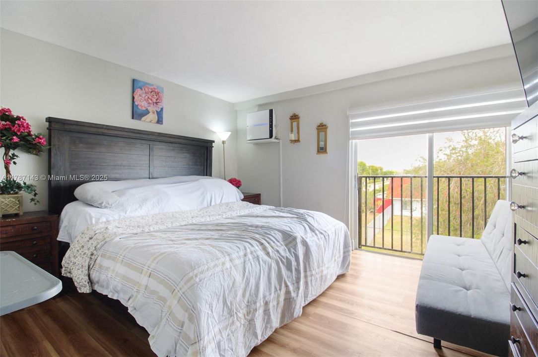 Activo con contrato: $269,900 (2 camas, 2 baños, 1113 Pies cuadrados)