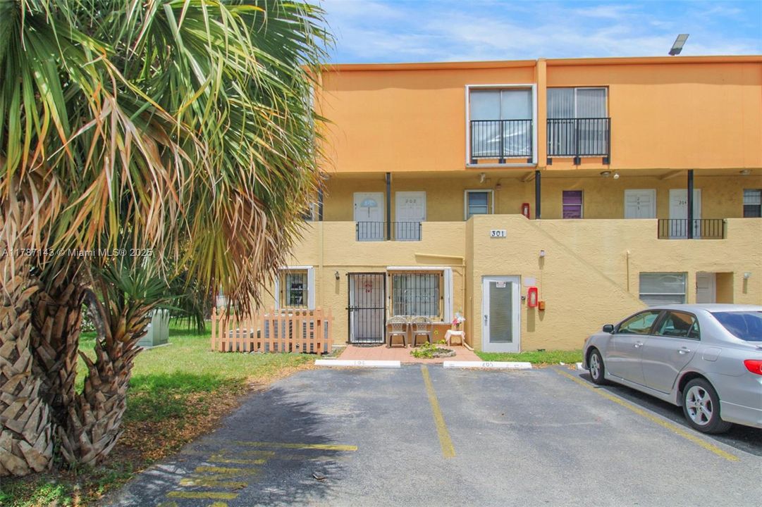 Activo con contrato: $269,900 (2 camas, 2 baños, 1113 Pies cuadrados)