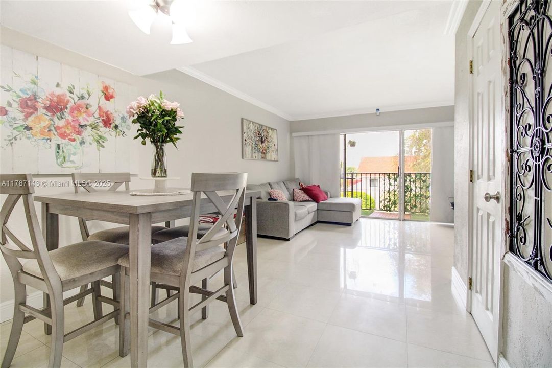 Activo con contrato: $269,900 (2 camas, 2 baños, 1113 Pies cuadrados)