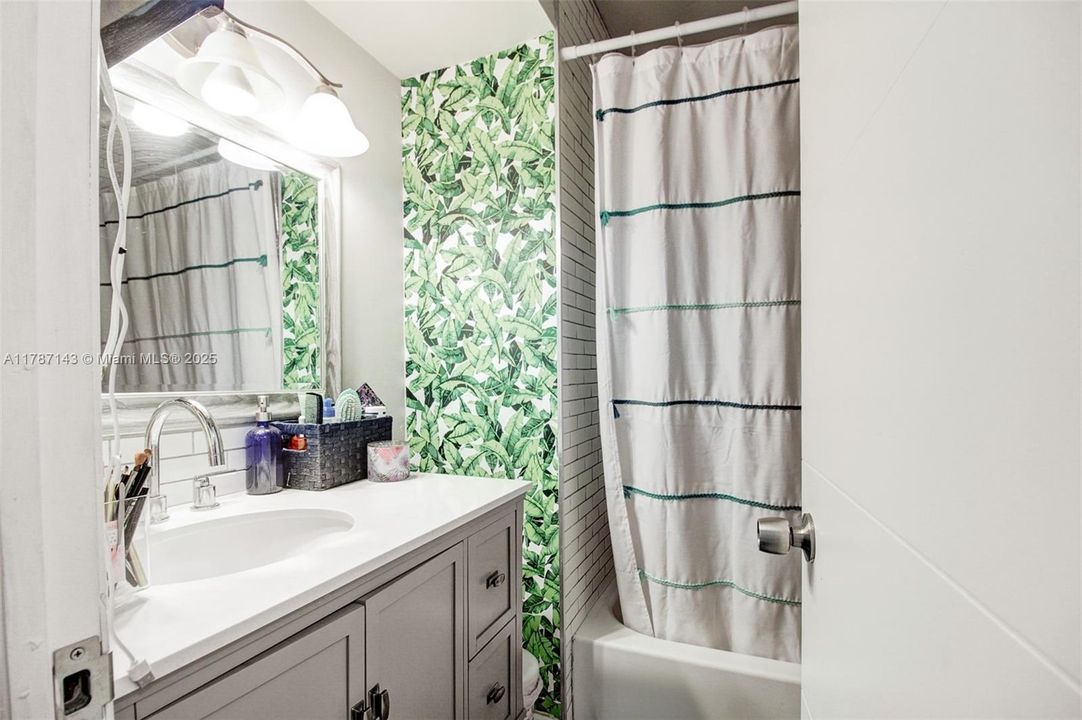 Activo con contrato: $269,900 (2 camas, 2 baños, 1113 Pies cuadrados)