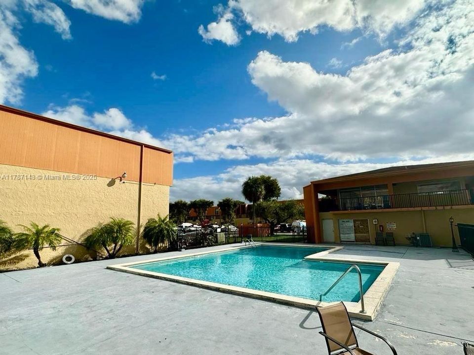 Activo con contrato: $269,900 (2 camas, 2 baños, 1113 Pies cuadrados)