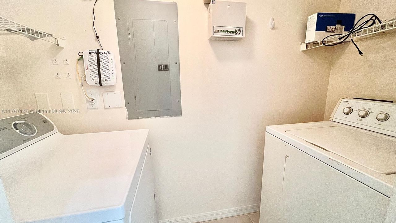 最近租的: $1,850 (1 贝兹, 1 浴室, 760 平方英尺)