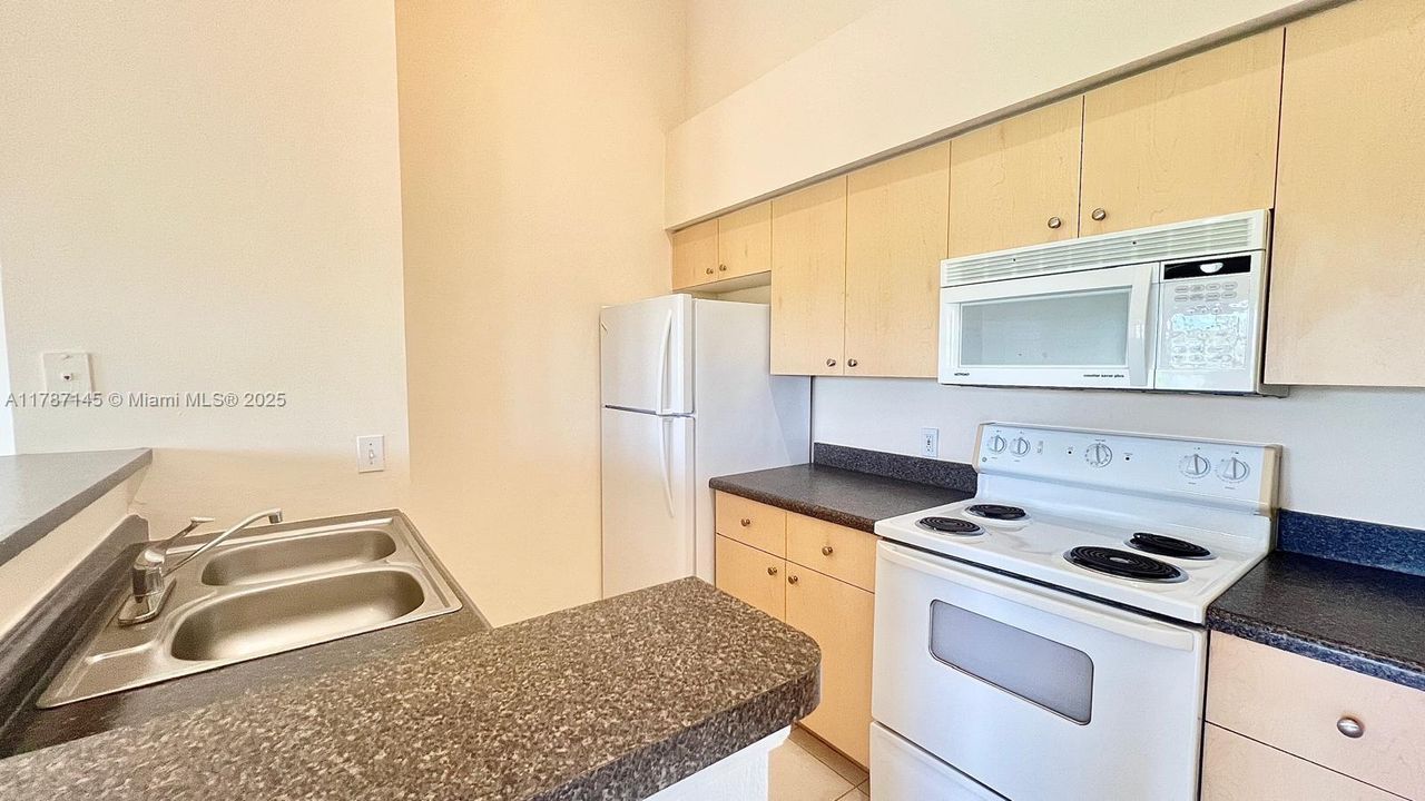 最近租的: $1,850 (1 贝兹, 1 浴室, 760 平方英尺)