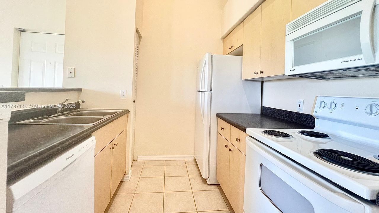 最近租的: $1,850 (1 贝兹, 1 浴室, 760 平方英尺)