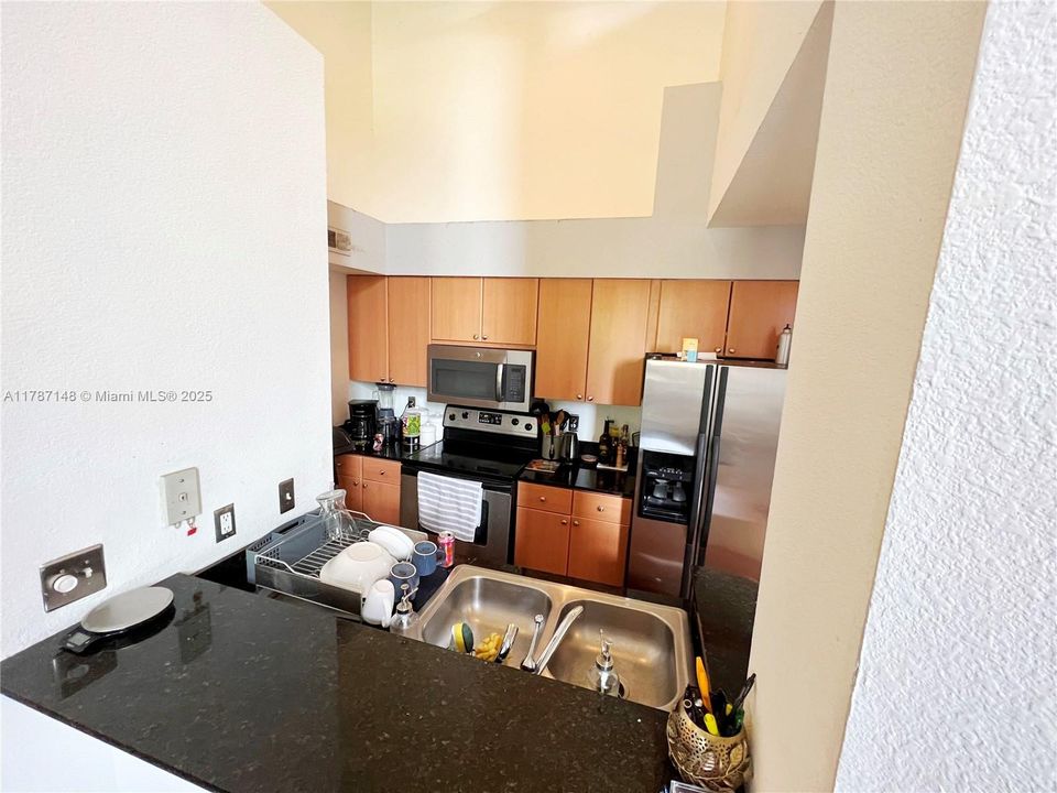 Recently Rented: $2,000 (2 beds, 1 baths, 934 Square Feet)