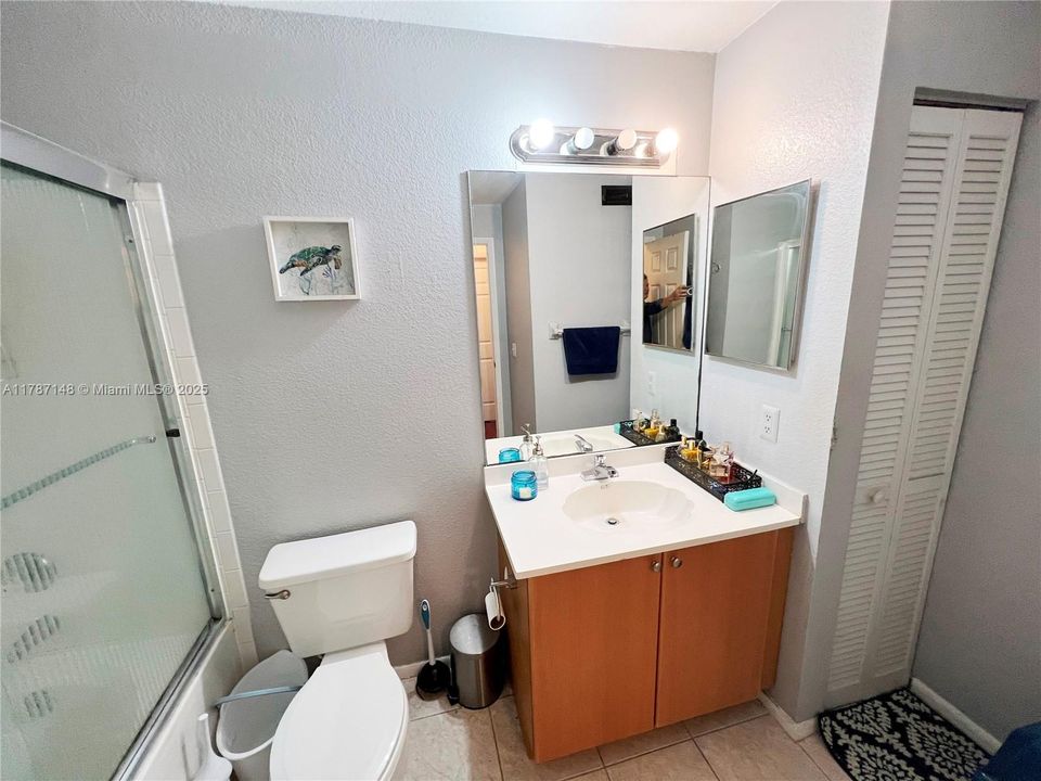 Recently Rented: $2,000 (2 beds, 1 baths, 934 Square Feet)