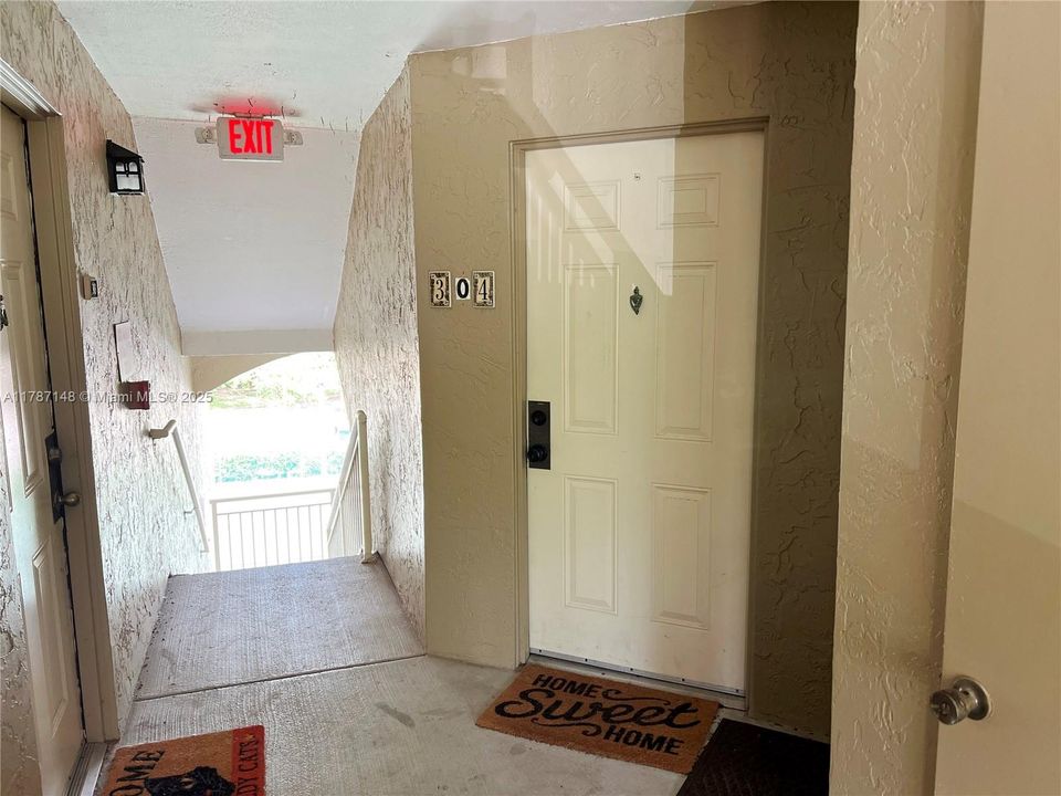 Recently Rented: $2,000 (2 beds, 1 baths, 934 Square Feet)