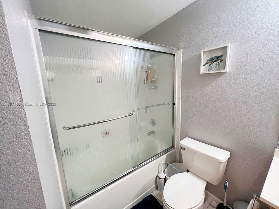 Recently Rented: $2,000 (2 beds, 1 baths, 934 Square Feet)