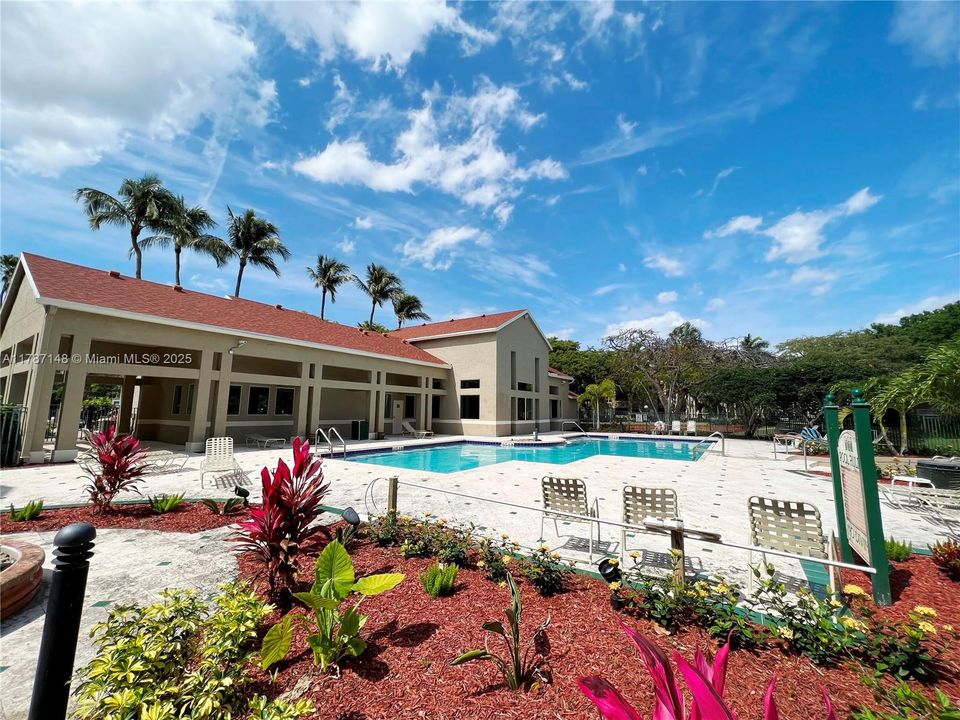 Recently Rented: $2,000 (2 beds, 1 baths, 934 Square Feet)