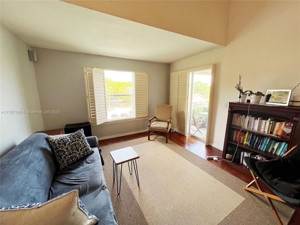 Recently Rented: $2,000 (2 beds, 1 baths, 934 Square Feet)