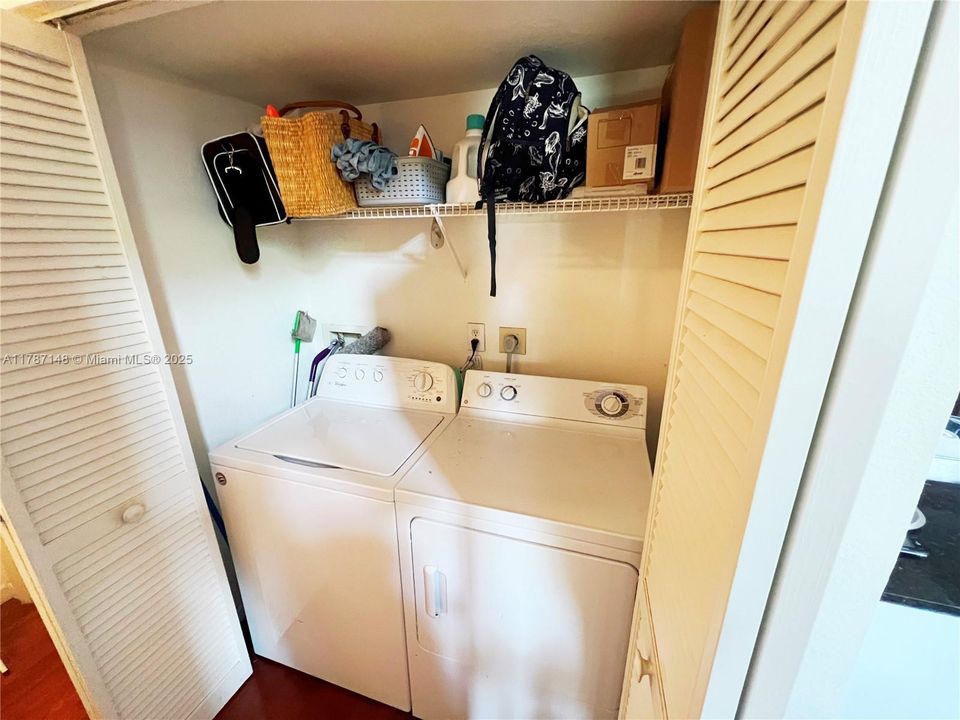 Recently Rented: $2,000 (2 beds, 1 baths, 934 Square Feet)