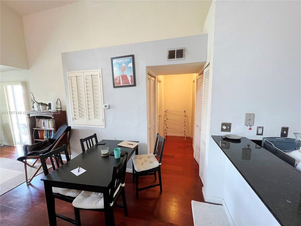 Recently Rented: $2,000 (2 beds, 1 baths, 934 Square Feet)