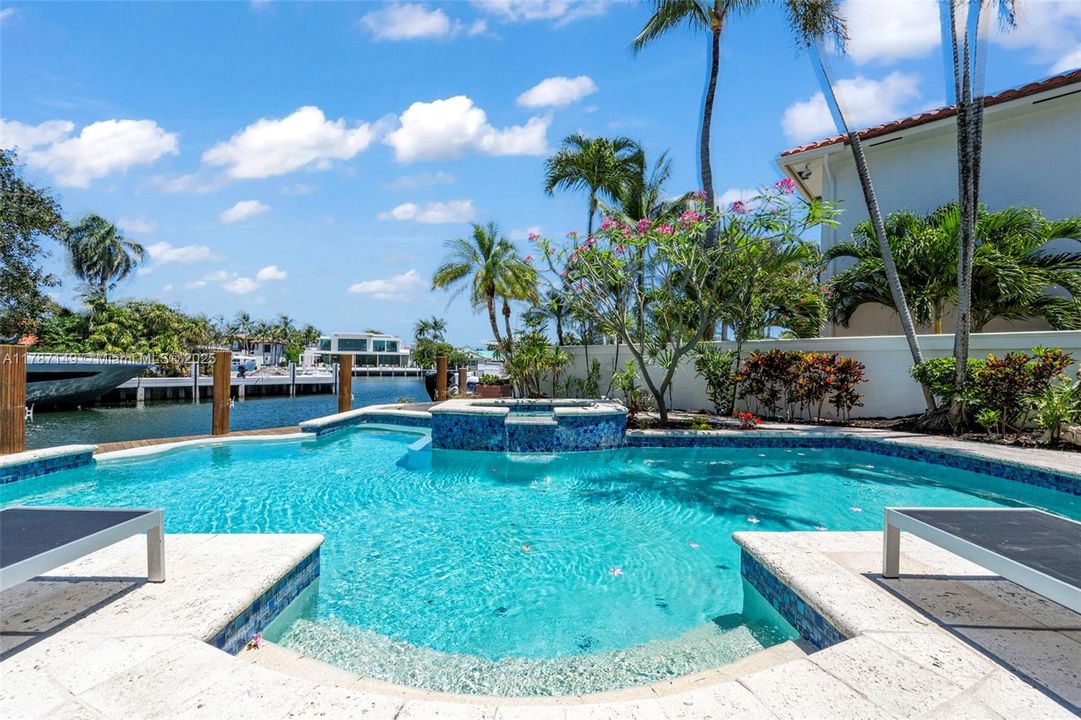 На продажу: $9,750,000 (5 спален, 4 ванн, 5299 Квадратных фут)