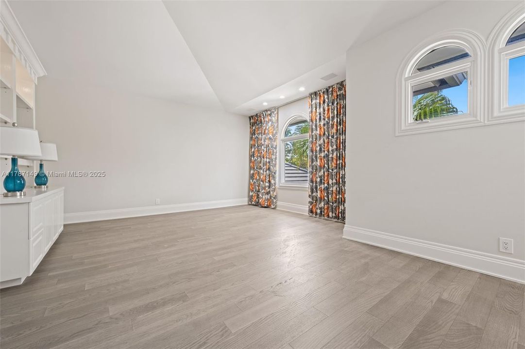 На продажу: $9,750,000 (5 спален, 4 ванн, 5299 Квадратных фут)