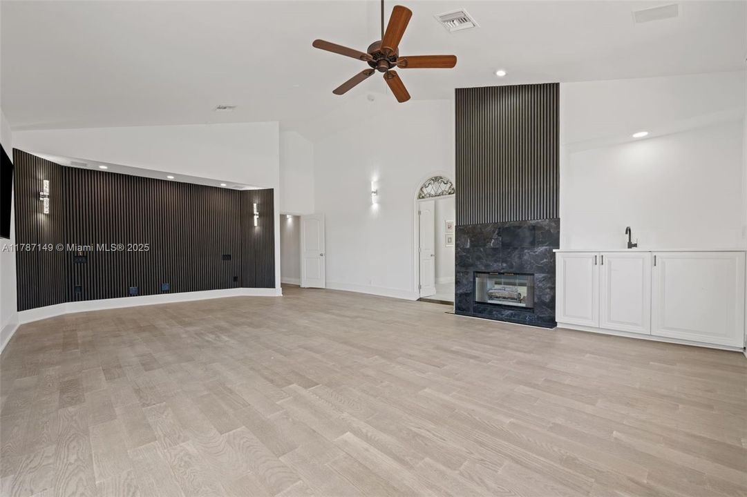 На продажу: $9,750,000 (5 спален, 4 ванн, 5299 Квадратных фут)