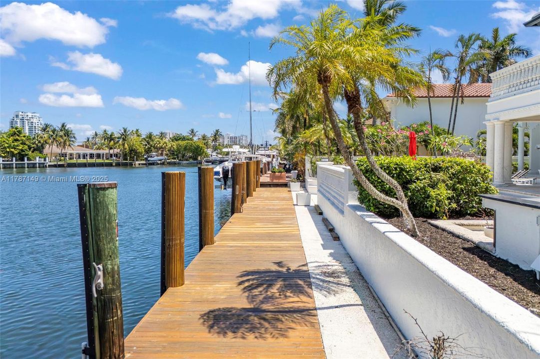 На продажу: $9,750,000 (5 спален, 4 ванн, 5299 Квадратных фут)