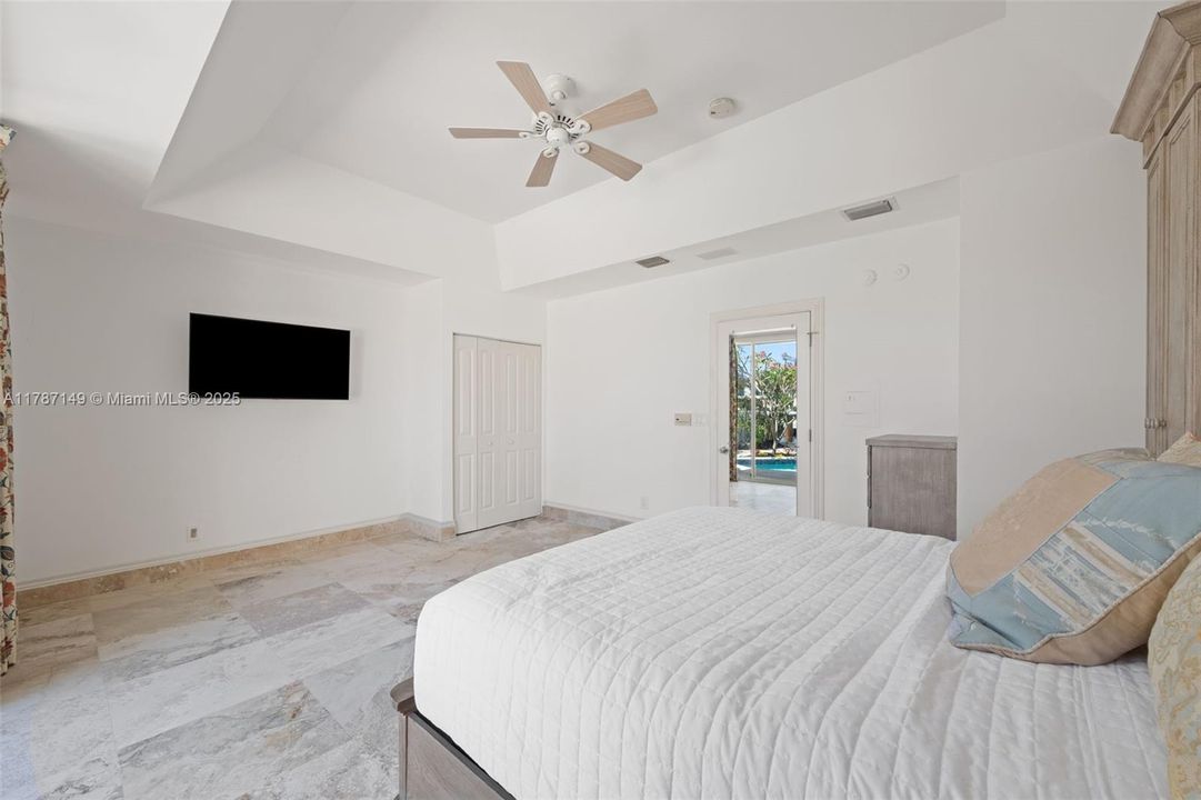 На продажу: $9,750,000 (5 спален, 4 ванн, 5299 Квадратных фут)