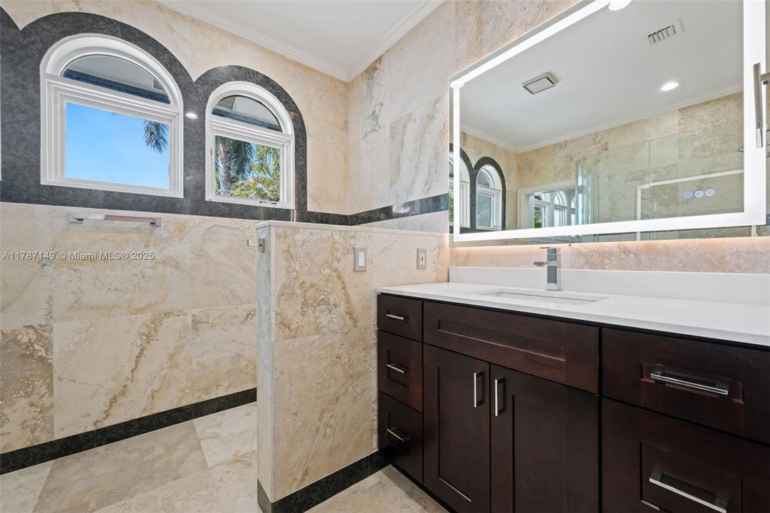 На продажу: $9,750,000 (5 спален, 4 ванн, 5299 Квадратных фут)