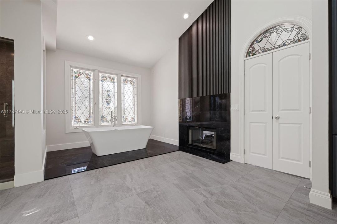 На продажу: $9,750,000 (5 спален, 4 ванн, 5299 Квадратных фут)