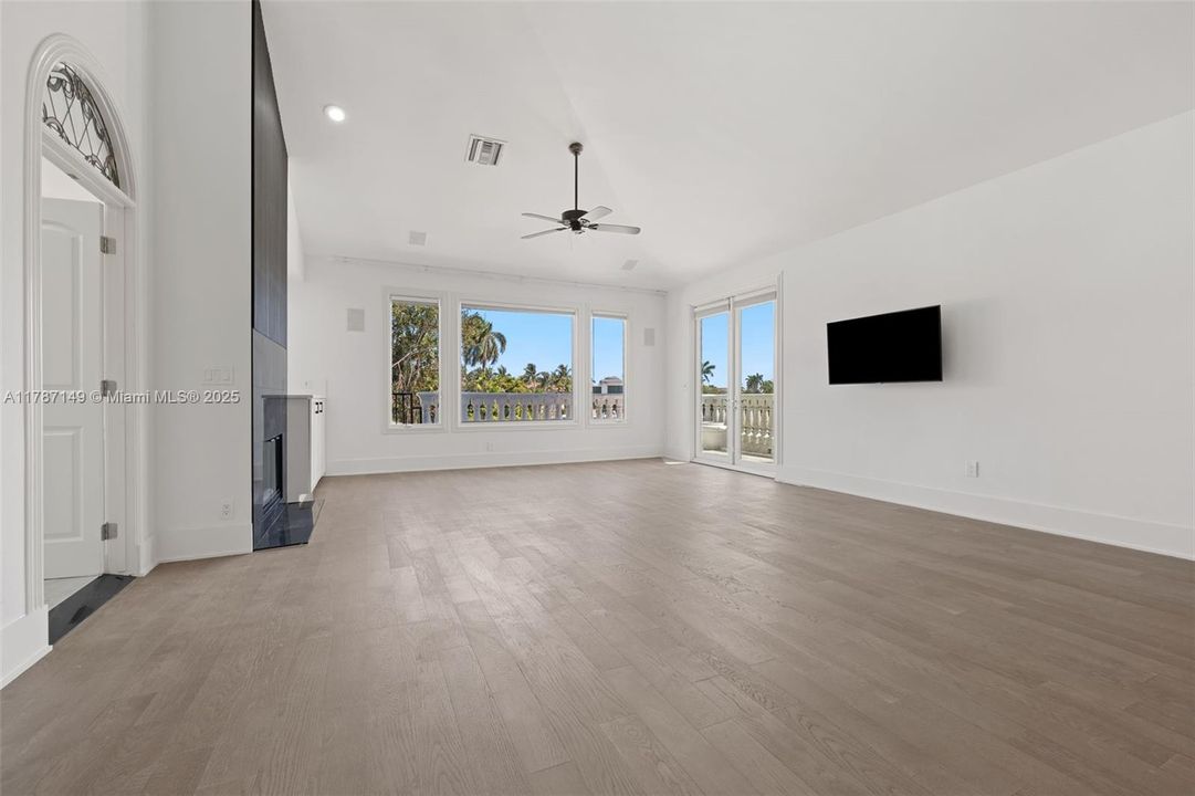 На продажу: $9,750,000 (5 спален, 4 ванн, 5299 Квадратных фут)