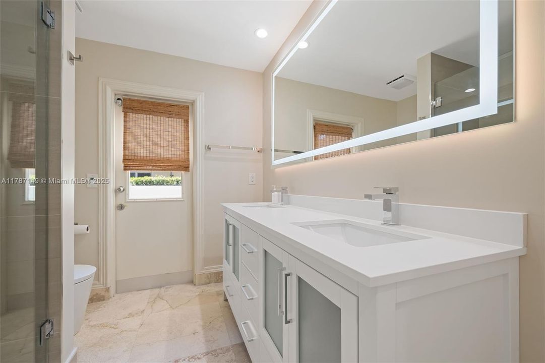 На продажу: $9,750,000 (5 спален, 4 ванн, 5299 Квадратных фут)