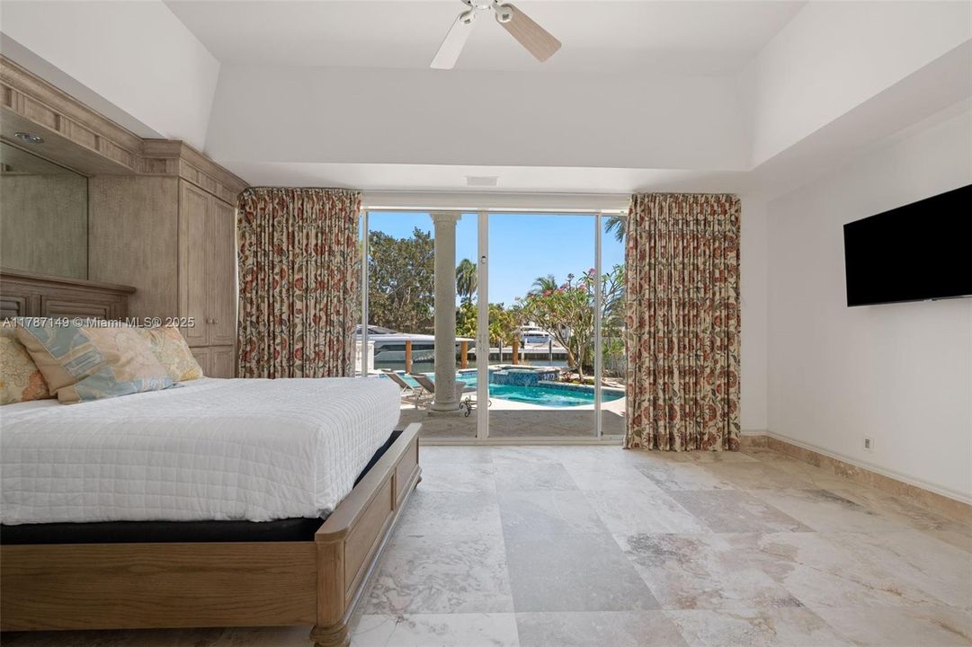 На продажу: $9,750,000 (5 спален, 4 ванн, 5299 Квадратных фут)